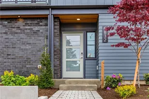 6832 47th Ave NE, Seattle, WA 98115 - Photo 2