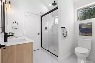 12044 Hiram Pl NE, Seattle, WA 98125 - Photo 6