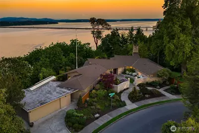 3704 48th Avenue NE, Seattle, WA 98105 - Photo 2