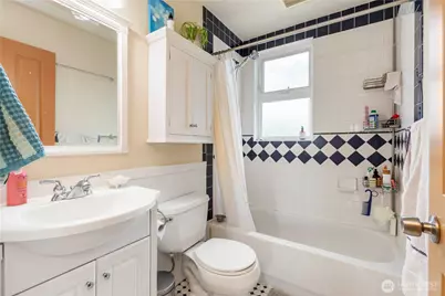 6512 Phinney Avenue N, Seattle, WA 98103 - Photo 12