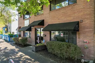 6512 Phinney Ave N, Seattle, WA 98103 - Photo 2