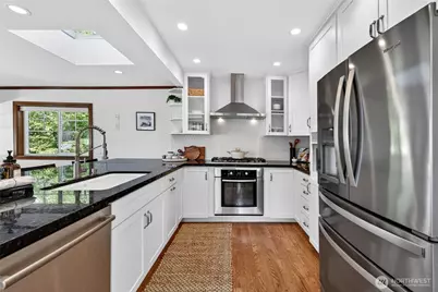 3245 45th Avenue SW, Seattle, WA 98116 - Photo 8