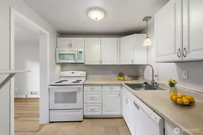 5654 48th Avenue SW, Seattle, WA 98136 - Photo 8