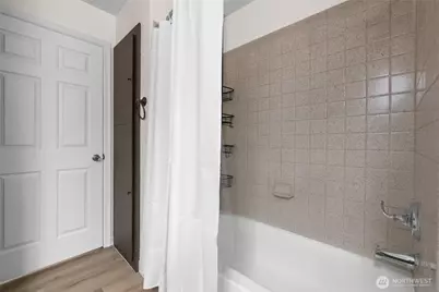 12510 NE 130th Way #B106, Kirkland, WA 98034 - Photo 16