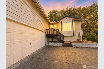 17425 Highland View Drive, Arlington, WA 98223 - Photo 2