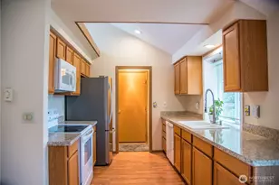 125 117th St E, Tacoma, WA 98445 - Photo 10