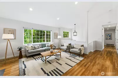 4035 NE 110th Street, Seattle, WA 98125 - Photo 2
