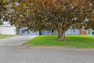 1922 S Wall St, Mount Vernon, WA 98273 - Photo 2