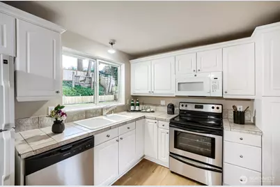 58 157th Avenue SE, Bellevue, WA 98008 - Photo 8
