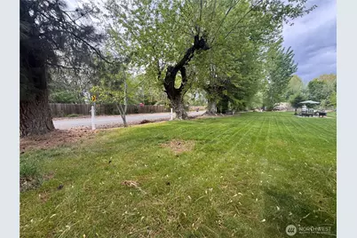 1 Orchardvale Street, Zillah, WA 98953 - Photo 8