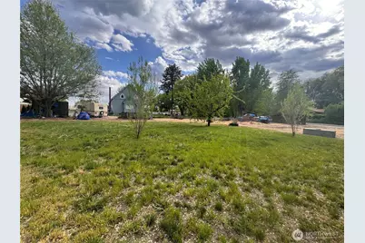 1 Orchardvale Street, Zillah, WA 98953 - Photo 4