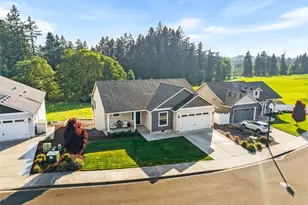 826 W Golden Eagle Ave, La Center, WA 98629 - Photo 1