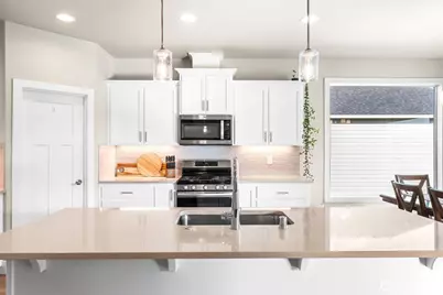 826 W Golden Eagle Avenue, La Center, WA 98629 - Photo 8