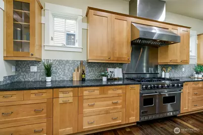 5726 Kirkwood Place N, Seattle, WA 98103 - Photo 4