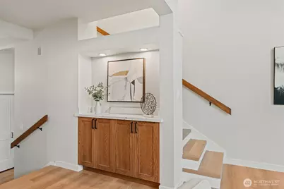 1400 Bellevue Way SE #1, Bellevue, WA 98004 - Photo 10