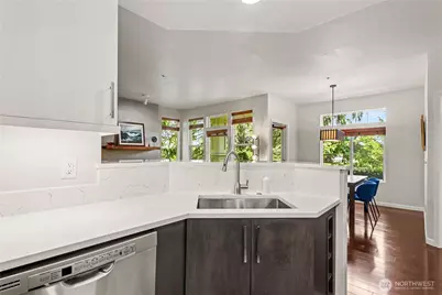 2160 Newport Way NW #6-1, Issaquah, WA 98027 - Photo 10