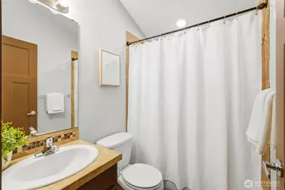725 N 95th Street #B, Seattle, WA 98103 - Photo 18