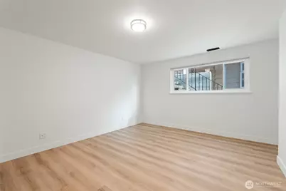 2410 37th Avenue SW #Lower, Seattle, WA 98126 - Photo 12