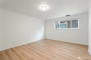 2410 37th Ave SW, Seattle, WA 98126 - Photo 12