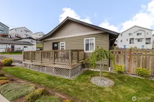 880 Hogan Ln, Bremerton, WA 98311 - Photo 2