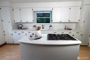 1403 2nd Ave N, Seattle, WA 98109 - Photo 12