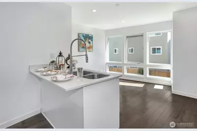 7526 43rd Avenue S, Seattle, WA 98118 - Photo 8
