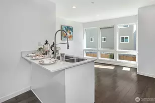 7526 43rd Ave S, Seattle, WA 98118 - Photo 8