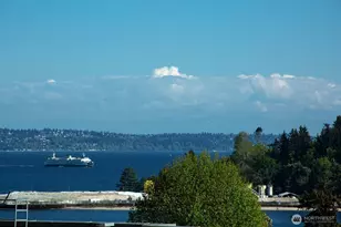 170 Harbor Square Loop NE, Bainbridge Island, WA 98110 - Photo 2