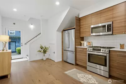 7433 A 4th Avenue NE, Seattle, WA 98115 - Photo 4