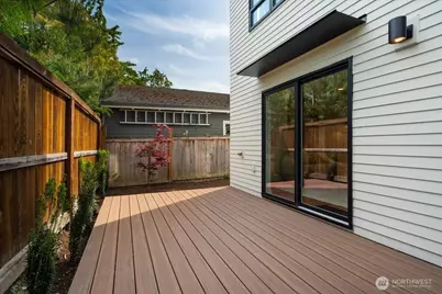 4118 Burke Avenue N, Seattle, WA 98103 - Photo 6