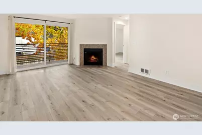 7323 Sandpoint Way NE #103, Seattle, WA 98115 - Photo 4