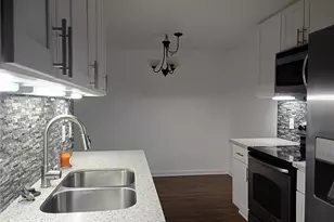 10501 8th Ave NE, Seattle, WA 98125 - Photo 4