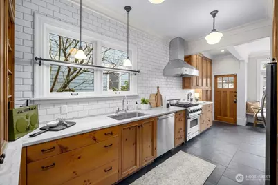 610 16th Avenue E, Seattle, WA 98112 - Photo 16