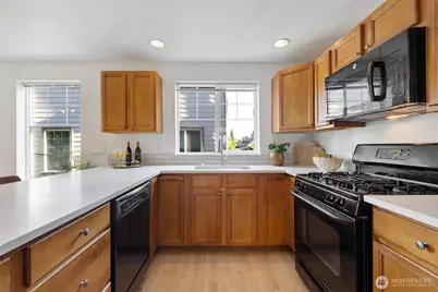 8509 A Interlake Avenue N, Seattle, WA 98103 - Photo 8