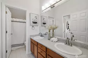8509 A Interlake Ave N, Seattle, WA 98103 - Photo 16