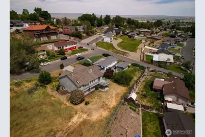 313 Peach Avenue, Sunnyside, WA 98944 - Photo 32
