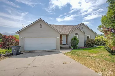 313 Peach Avenue, Sunnyside, WA 98944 - Photo 1