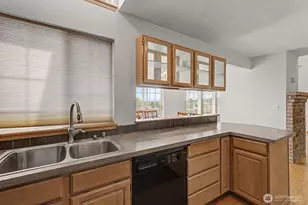 313 Peach Ave, Sunnyside, WA 98944 - Photo 10