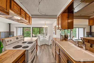321 Bellevue Way SE #403, Bellevue, WA 98004 - Photo 4