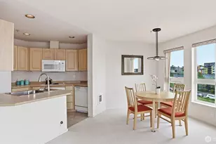 4528 8th Ave NE, Seattle, WA 98105 - Photo 4