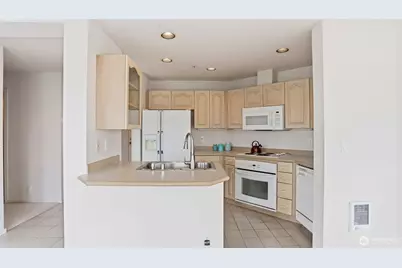4528 8th Avenue NE #4B, Seattle, WA 98105 - Photo 6