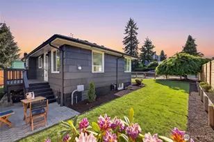 3402 48th Ave SW, Seattle, WA 98116 - Photo 2