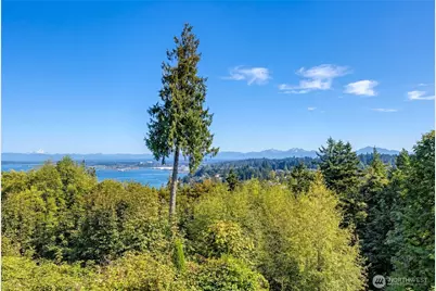 4911 Harbor Lane, Everett, WA 98203 - Photo 2