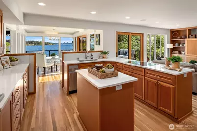 8625 NE Juanita Drive, Kirkland, WA 98034 - Photo 16