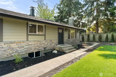 12215 SE 35th Street, Bellevue, WA 98006 - Photo 2