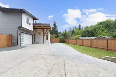 719 Edmonds Way, Edmonds, WA 98020 - Photo 2