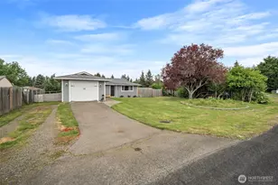 304 Rochester St E, Rainier, WA 98576 - Photo 2
