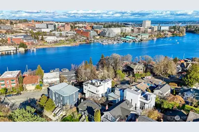3220 Franklin Avenue E, Seattle, WA 98102 - Photo 2