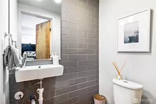 3220 Franklin Ave E, Seattle, WA 98102 - Photo 18