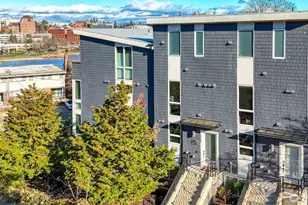 3220 Franklin Ave E, Seattle, WA 98102 - Photo 2